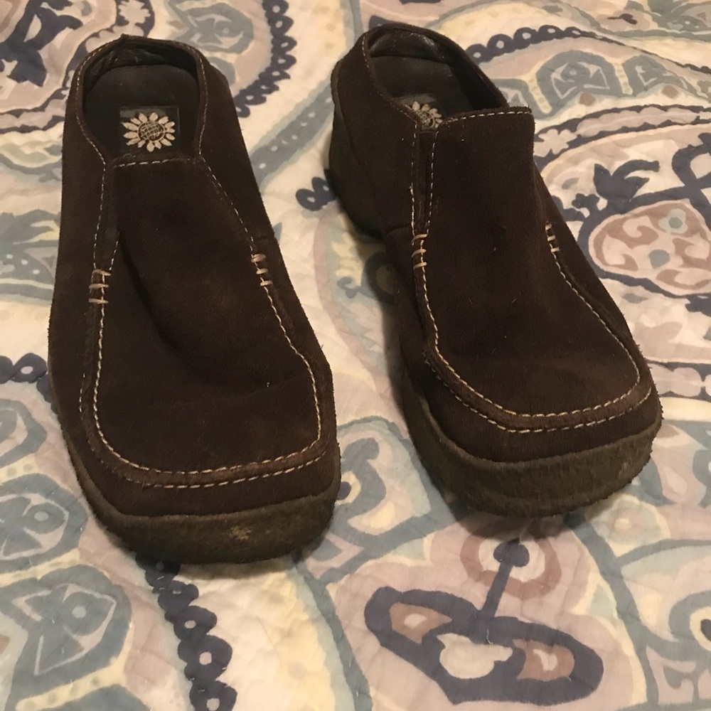 Yellow box shoes